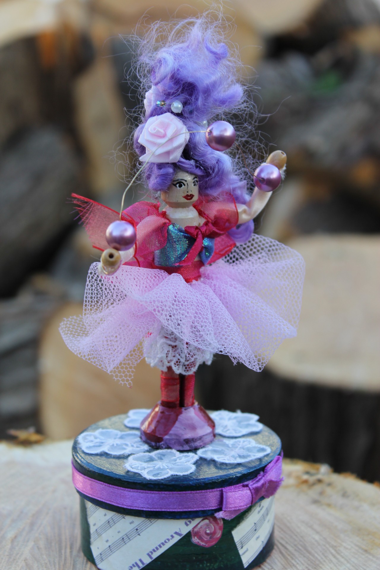 Dolores the Juggling Ballerina